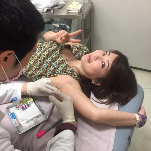 脇ボトックスで夏のワキ汗対策　Botox injection for armpit